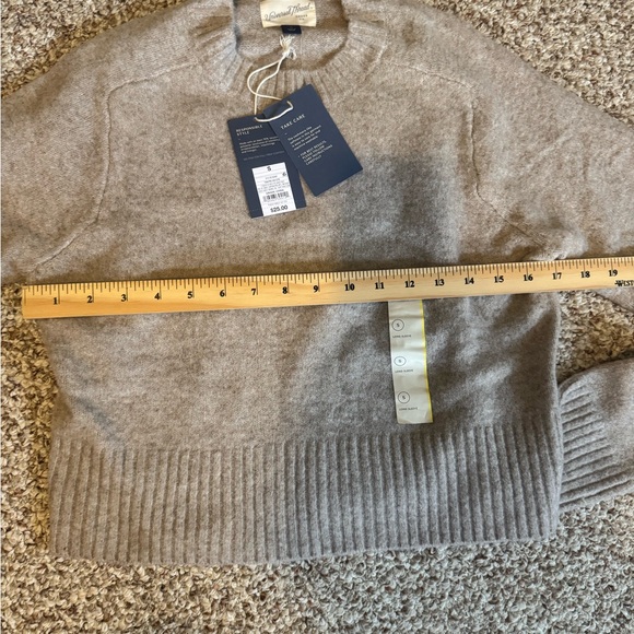 Universal Thread Beige Crew Neck Sweater - Picture 5 of 6